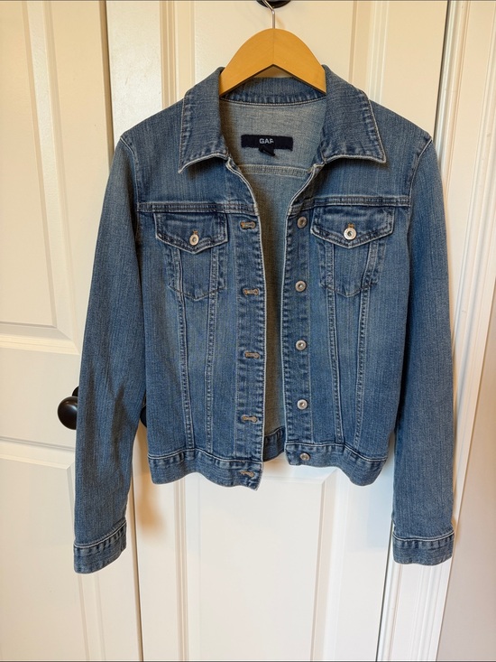 GAP Jackets & Blazers - GAP Women's Medium Blue Denim Jacket with Button Front fitted